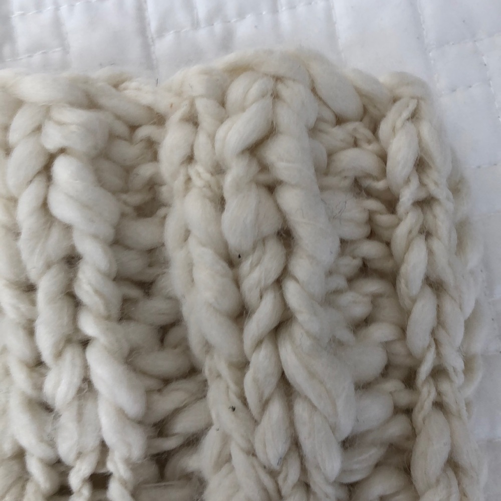 NWT American Eagle Warm, Lush Creamy Neck Cowl - Picture 3 of 5